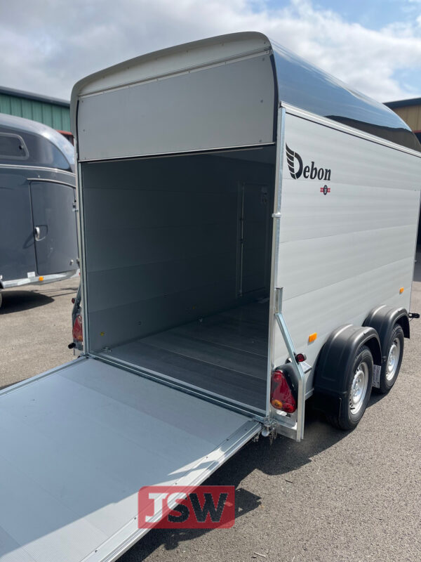 Debon Roadster C500 Box Van Trailer