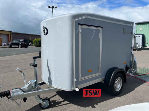 Debon Roadster C255 Box Van Trailer