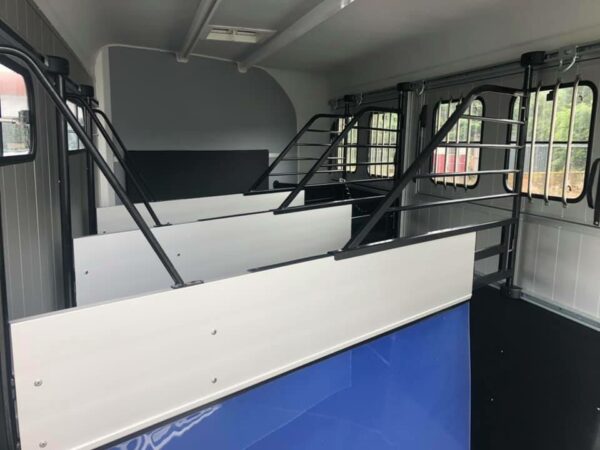 Maxi Partitions in the horse area