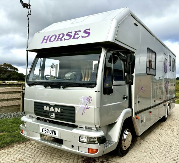 Used JSW Hambleton Two 7.5ton Horsebox.  We are pleased to offer, on behalf of the current owner, this JSW Hambleton Two 7.5ton custom Coach-built horsebox for sale.