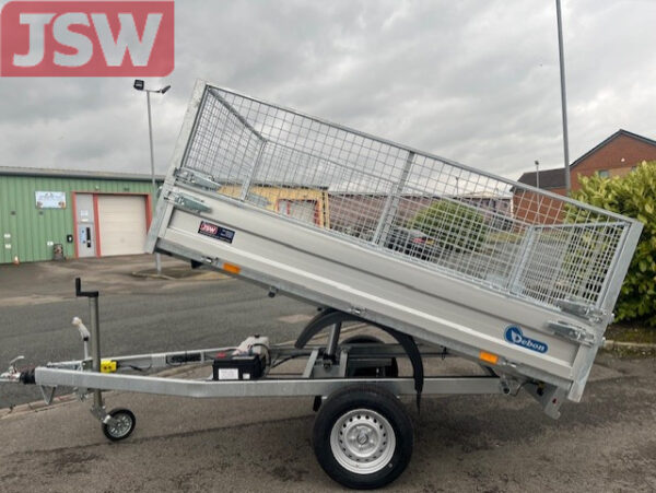The Debon PW0 is a Single Axle Rear Tipper, electric tip with Mesh Extension sides.  The Debon PW0 Single Axle Tipper has a maximum Gross Weight of 1500kg.