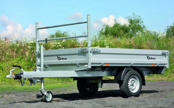 The Debon PW0 is a Single Axle Rear Tipper, electric tip with Mesh Extension sides.  The Debon PW0 Single Axle Tipper has a maximum Gross Weight of 1500kg