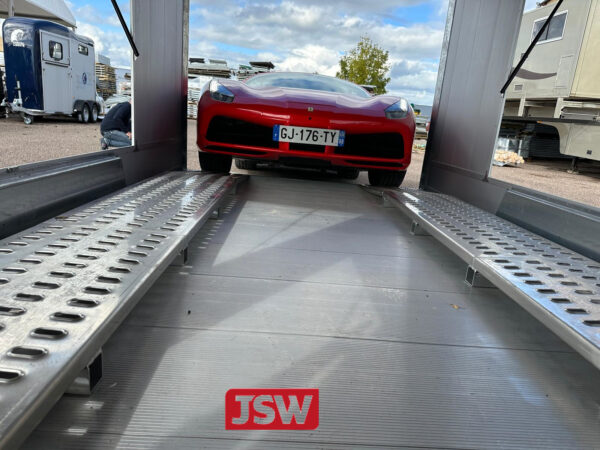 Debon C2000 Enclosed Transporter Trailer - floor profile with Ferrari