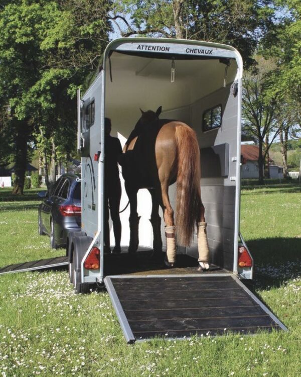 Cheval Liberte Touring One Horse Trailer - with ample room