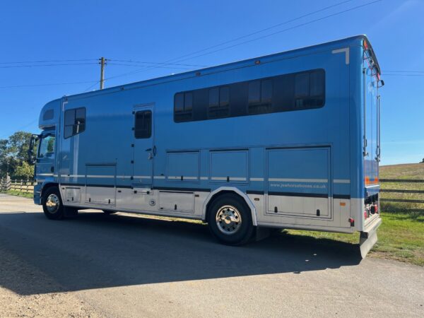JSW Carlton HGV Event Horsebox