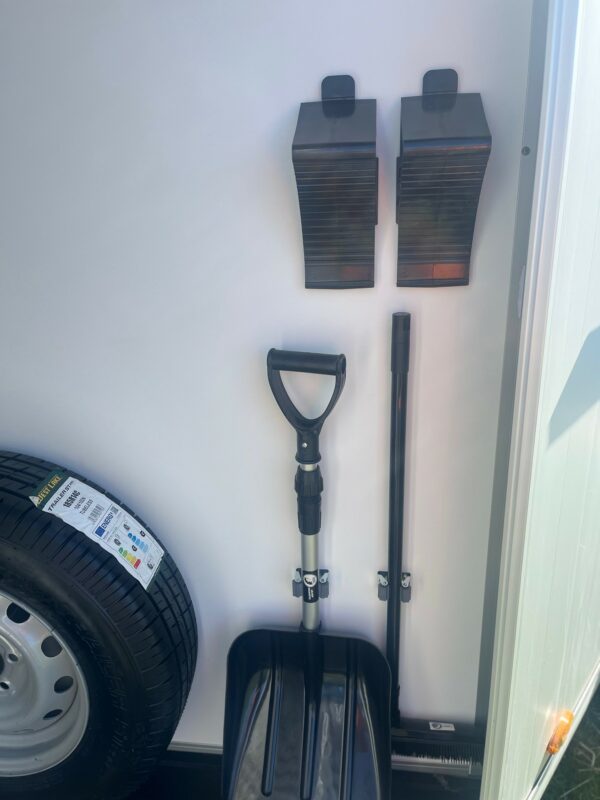 Look we even have a shovel & broom in the tack locker